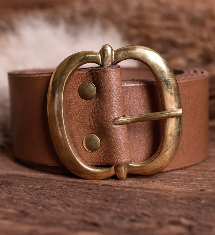 1616027008 – LARP Ceinture en cuir et laiton marron 135 cm