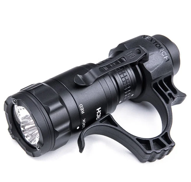 26.041908 – NEXTORCH TA21 Lampe Rechargeable CW/Rouge 1300lm