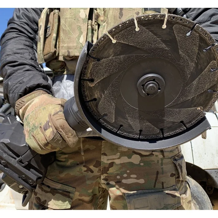 Outil d’effraction Saw Armor 36V Breaching Rescue Kit avec système Magpul Sling