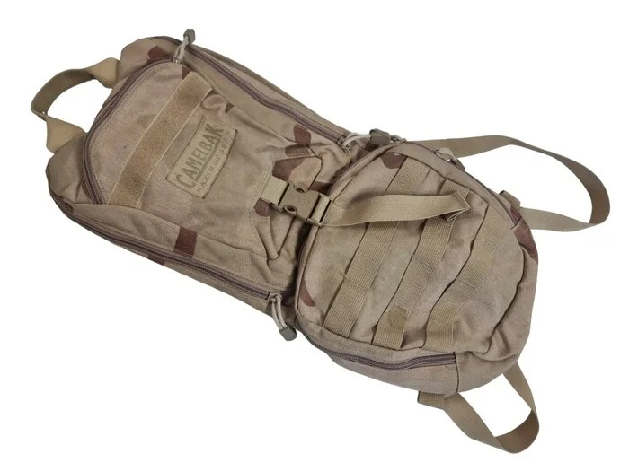 Sac à dos pour système d&rsquo;hydratation CAMELBAK Ambush, DCU desert camo